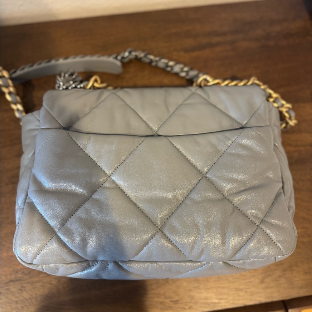 CHANEL 19 Grey Quilted Goatskin Medium Bag Ruthenium Silver Gold Hardware Purse - Picture 7 of 13